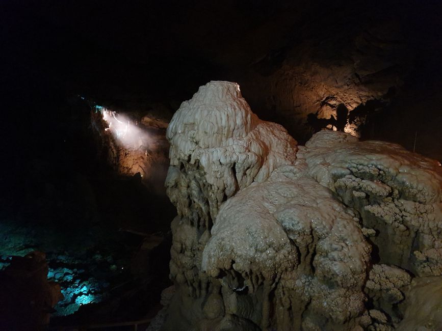Waitomo vs. Hangzhou: Comparing Two Very Different Glowworm Cave Experiences